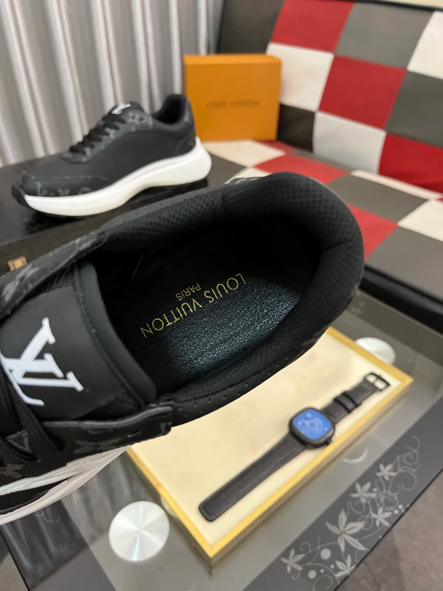 Men's shoes 💰458⌚️⌚️【LOUlS VUlTTON】Louis Vuitton ~ unique and casual style. LV counter purchasing 🏃casual shoes😍😍 Men's 2022 counters are on sale simultaneously, Italian imported brands select first-layer Italian cowhide. 🐑Sheepskin lining (refuses to discolor and rub feet) Sole: Original sole specially provided by the original factory 🎬Better in kind Size number: 38-443️⃣Colors available
